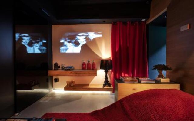 Zrooms Suites