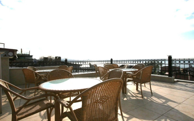 Grand Peninsula Hotel