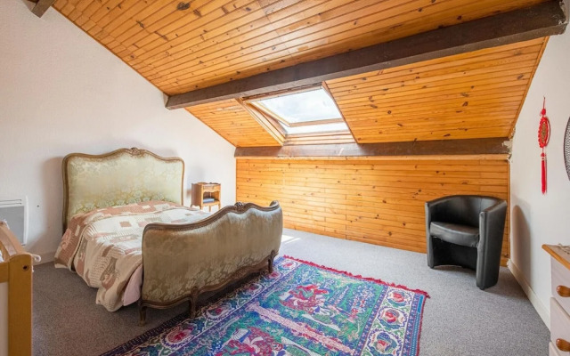 Inviting Holiday Home in Miremont With Garden