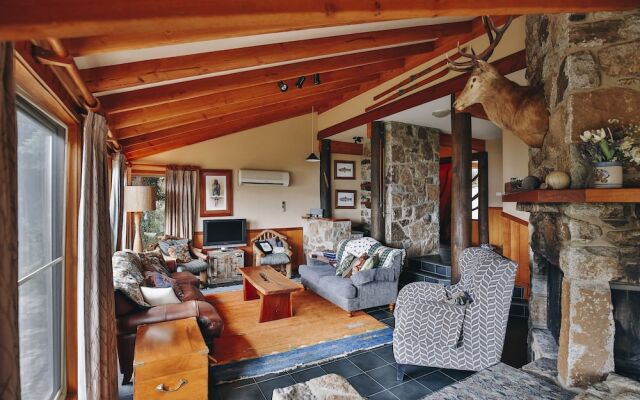 Edzell - Stunning Waterfront Home