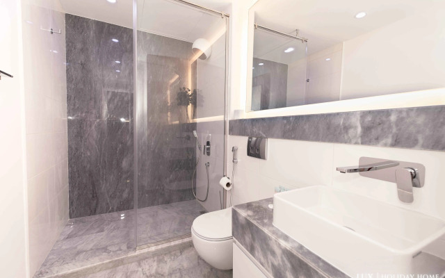 lux the pad executive suite burj khalifa view