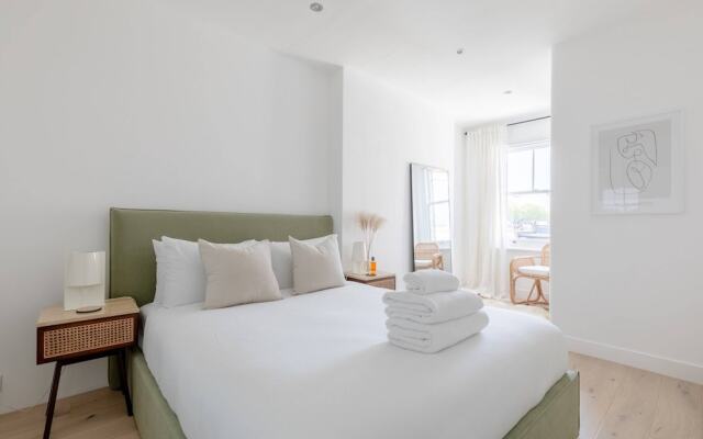 Sleek Scandi-inspired 2BD Flat, Fulham