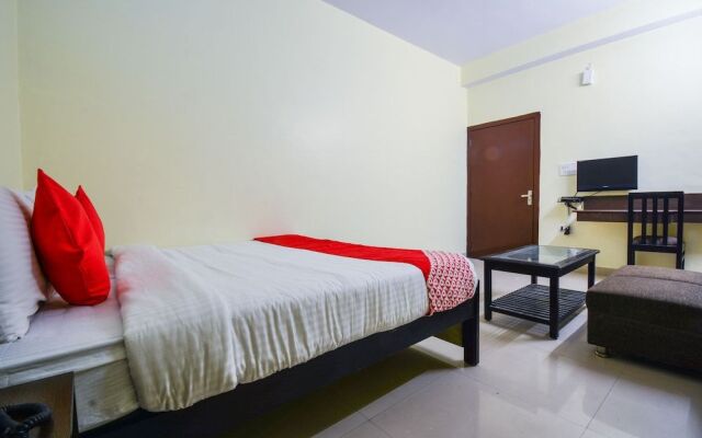 OYO 16940 Hotel Royal Murli