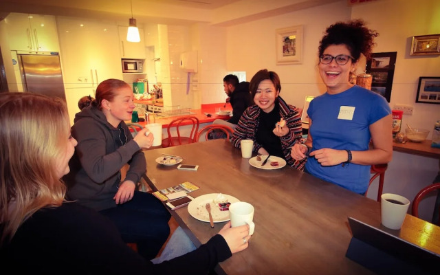 Galway City Hostel & Bar