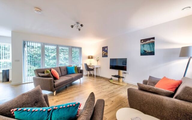 Stylish 2 Bed Apartment With Easy Access To The City Centre