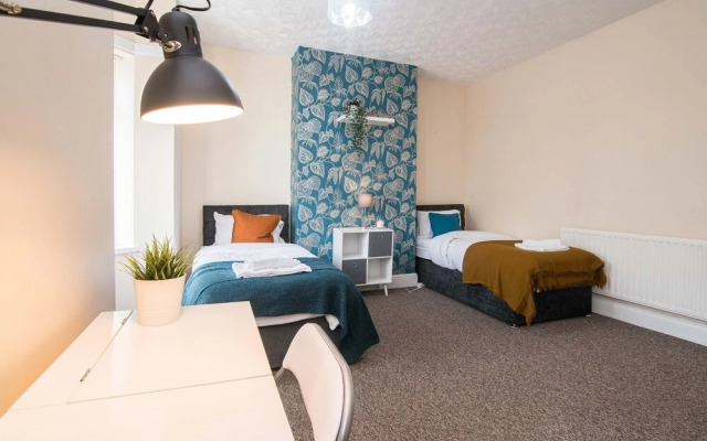 Contractor 4-bed House in Coventry