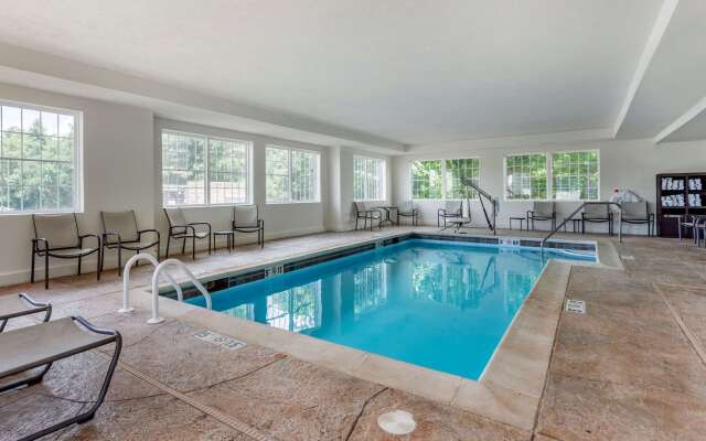Comfort Suites
