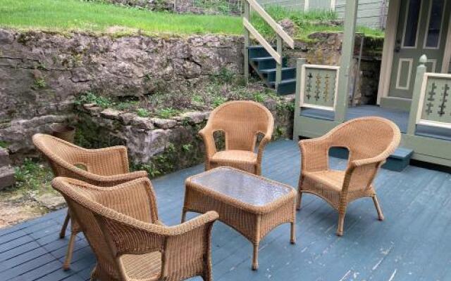 Abe's Spring Street Guest House