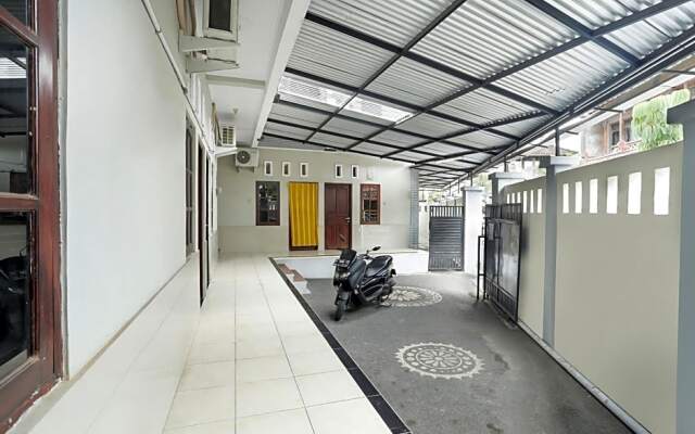 OYO 90907 Handika Jaya Bs