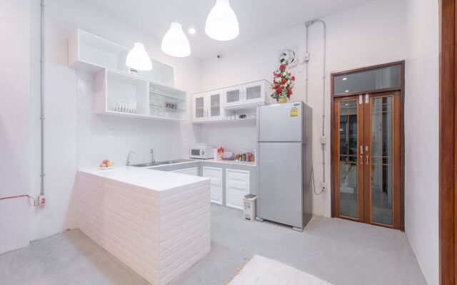 Tiny Taladnoi Hostel