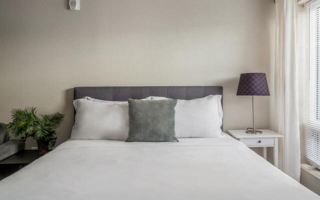 Minneapolis | Campus Studio U of M Apartment