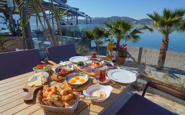 Icon Beach Suites Hotel