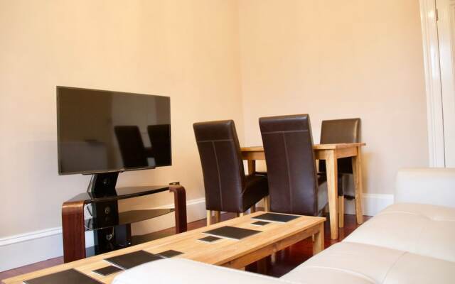 2 Bedroom Flat Off Leith Walk
