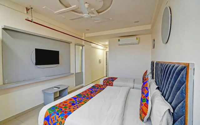 Fabhotel The Grand I