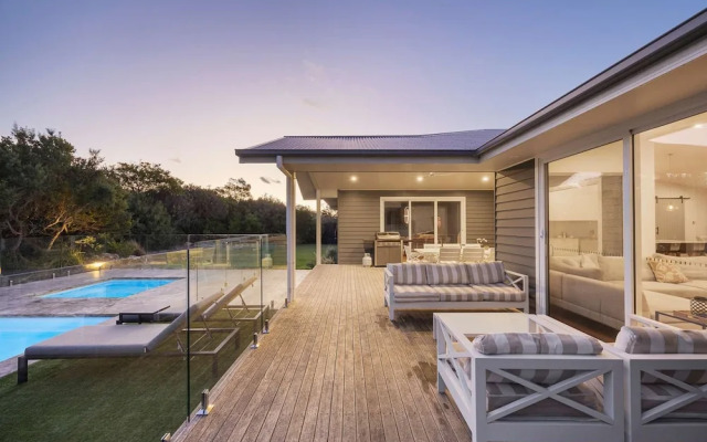 The Break Pool Spa Sauna Beach
