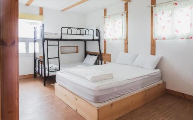 Gurembat House - Blue 101