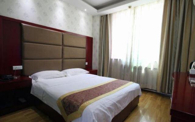 Xianyang Qintong Hotel (Baicheng Railway Station)