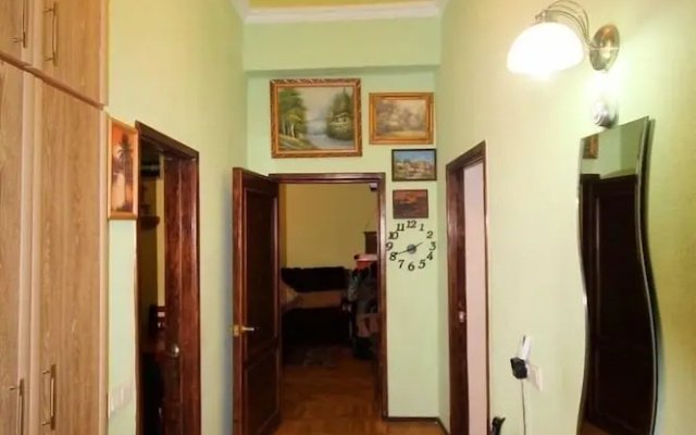 Cosy newly renovated apartment in the very center of Yerevan