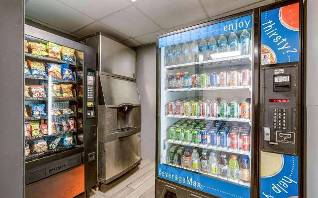 Travelodge by Wyndham Canton/Livonia Area, MI