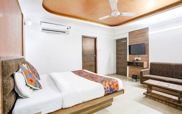 Fabhotel Ratna Palace