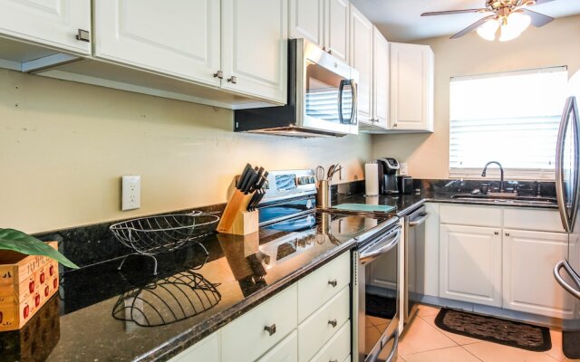 Seatuit Condominiums