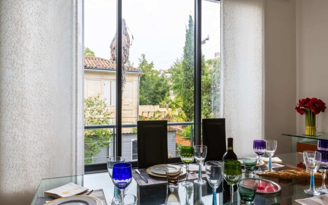 Bright 3BR Apartment With Garden in Gambetta