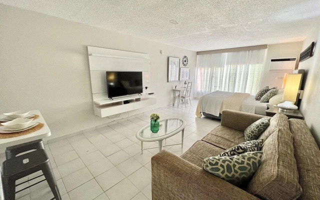 Clean Studio Condo With Free Parking Near T-mobile