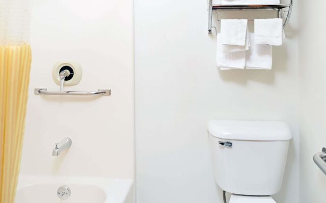 BridgePointe Inn & Suites