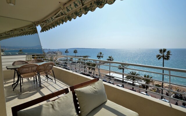 Wonderful seafront Apartment - 3-bedroom