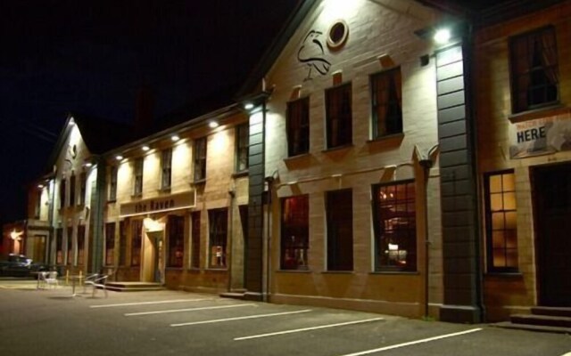 The Raven Hotel - Inn