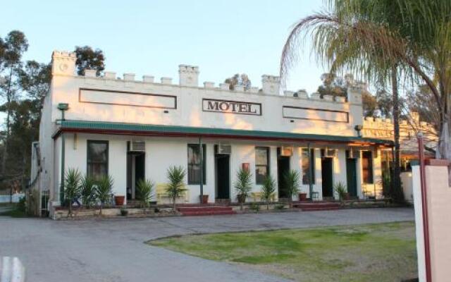Tocumwal Hotel Motel ("The Palms")