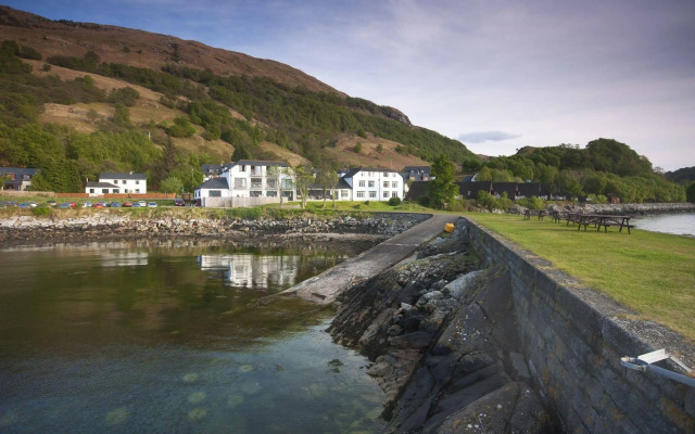 Holly Tree Hotel, Swimming Pool & Hot Tub