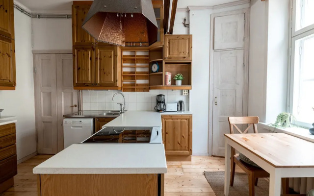 2ndhomes Bright 125m2 4BR Center Apt