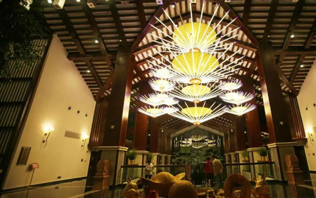 Lotus Hill Yuehai Hotel