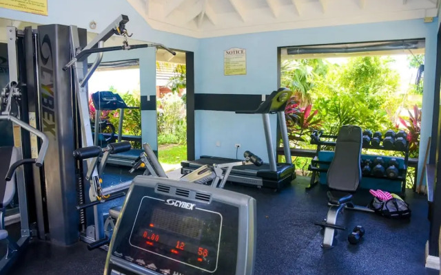 3 Bedrm in Richmond Estate Pool Gym Plygrnd Beach