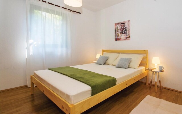 Amazing Apartment in Splitska With 3 Bedrooms and Wifi
