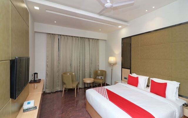 OYO 13616 Hotel Gala Galaxy