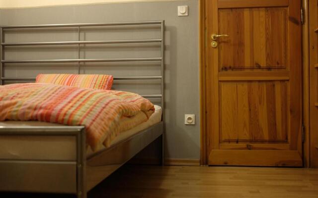 Academus - Cafe/Pub & Guest House