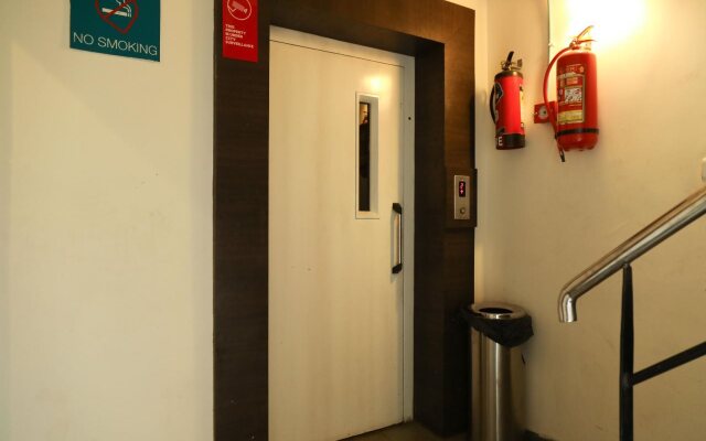 OYO 890 Seven Suites Apartment