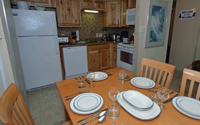 2 Br: Silvercreek 1215