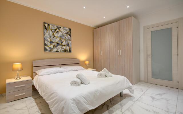 ★ Enjoy Beach & Sea Views in a Modern 3 BR APT ★