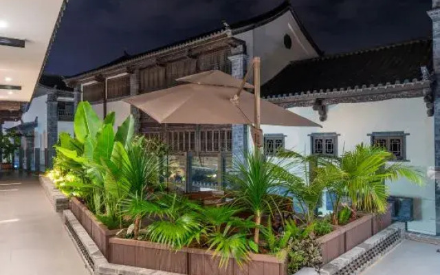 Jianshui Yiyunting Inn