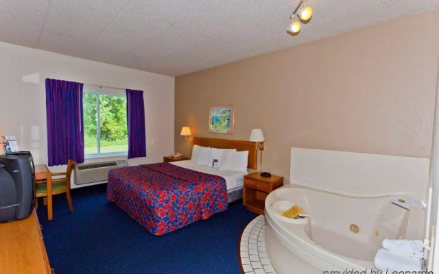 Red Roof Inn Sandusky - Milan