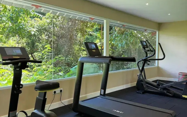 Ambong Pool Villas - Private Pool