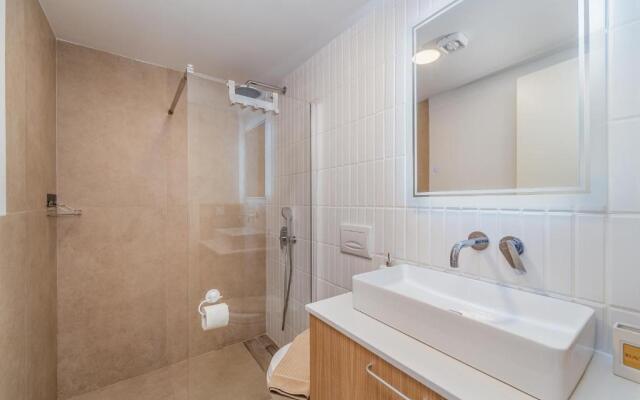 Lefkada Blue Luxury Apartments B2, Perigiali deck level