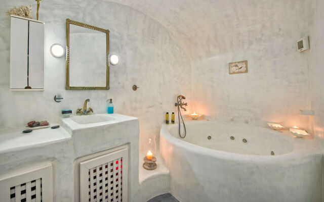 White Cave Private Villa