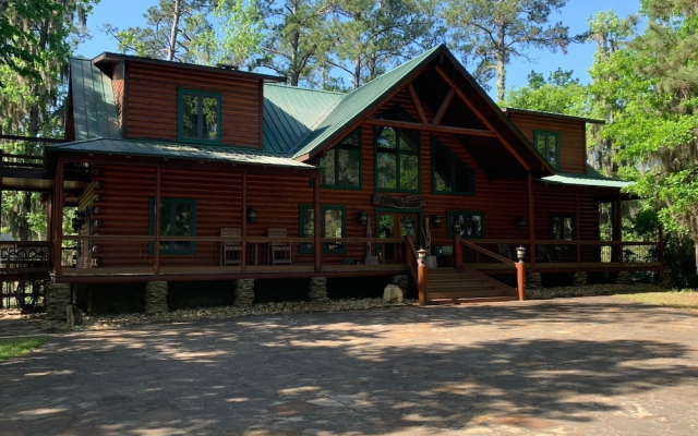 Alligator Alley Six Bedroom House