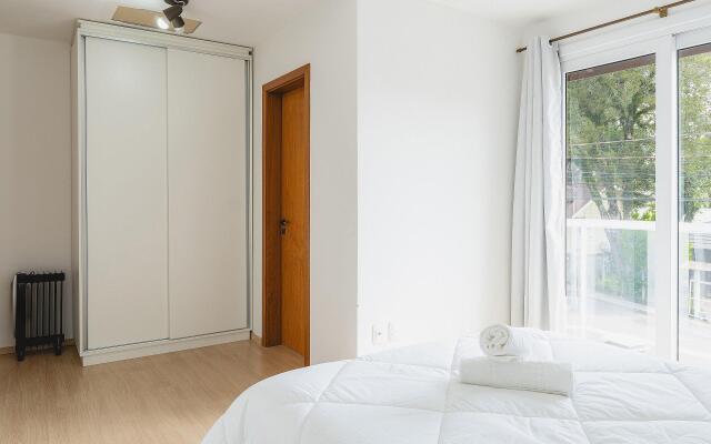 Belíssima casa duplex com lareira em Canela GRA173