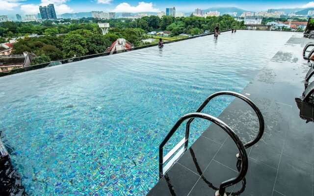 OYO 466 Home Studio Expressionz Suites KL Tower View from Pool