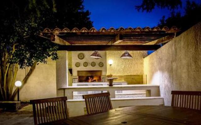 La Villa Apartments